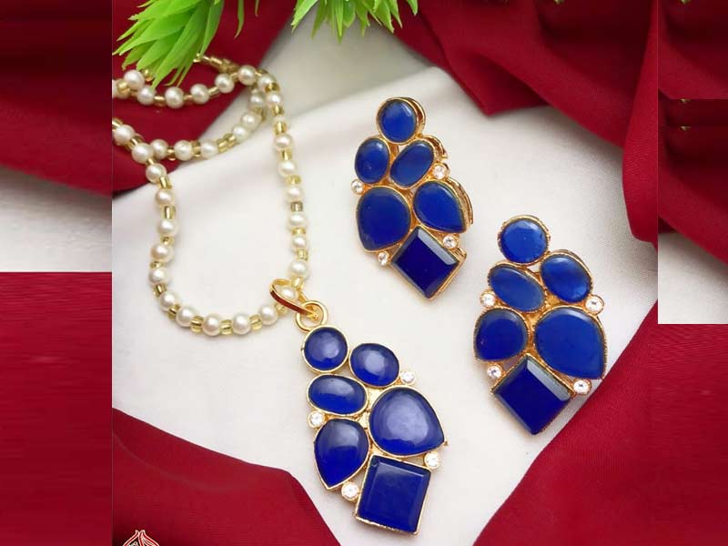 Wrapables Drop Shape Statement Necklace