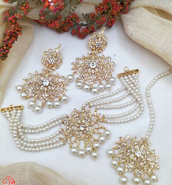 Kundan Deandra Antique Gold Jhumar with Earrings