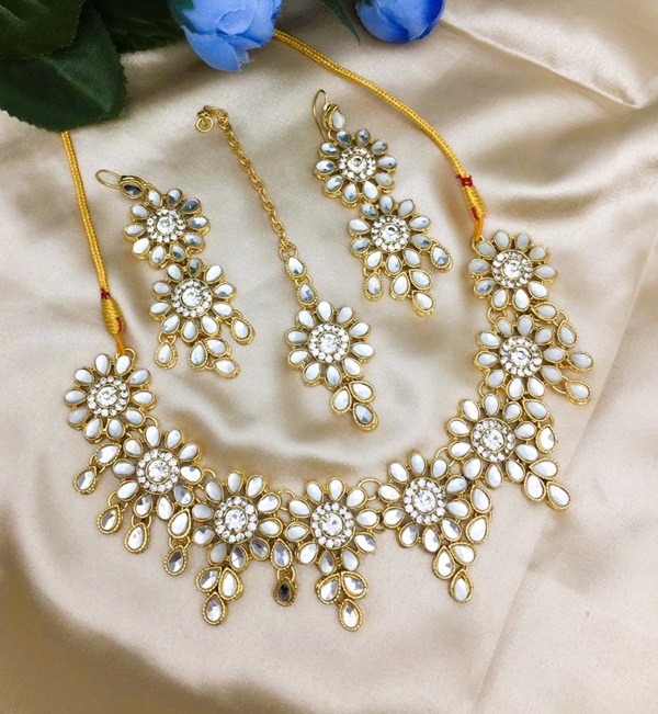 Beautiful Kundan Necklace Jewelry Set With Earrings and Bindia (ZV:5156)