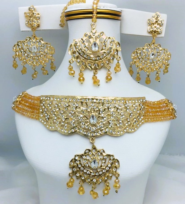 Golden Zircon Pearl Choker Necklace Jewelry Set with Earrings and Bindia (ZV:5337)