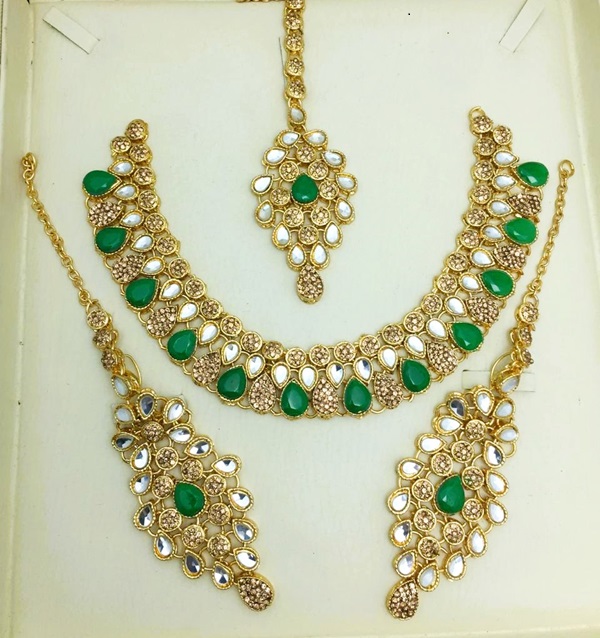 Stylish Green Kundan Choker Necklace Jewelry Set (ZV:5341) Stylish Green Kundan Choker Necklace Jewelry Set (ZV:5341)