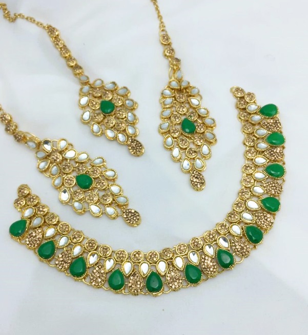 Stylish Green Kundan Choker Necklace Jewelry Set (ZV:5341) Stylish Green Kundan Choker Necklace Jewelry Set (ZV:5341)