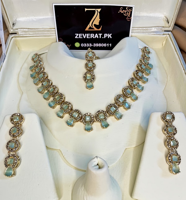 Light Green Zircon Party Necklace Set (ZV:5486) Light Green Zircon Party Necklace Set (ZV:5486)