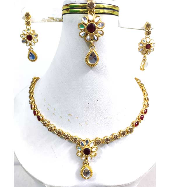 stylish necklace set