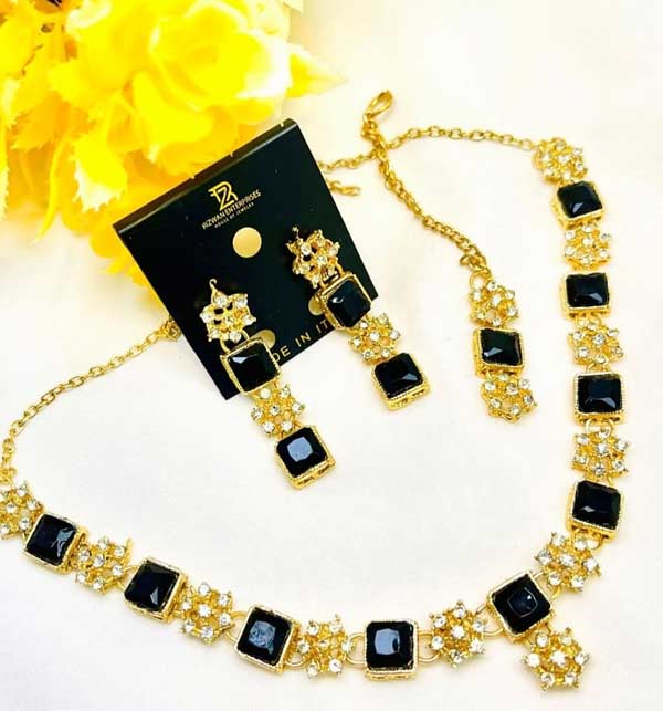 Elegant Necklace Zircon & Stone Work