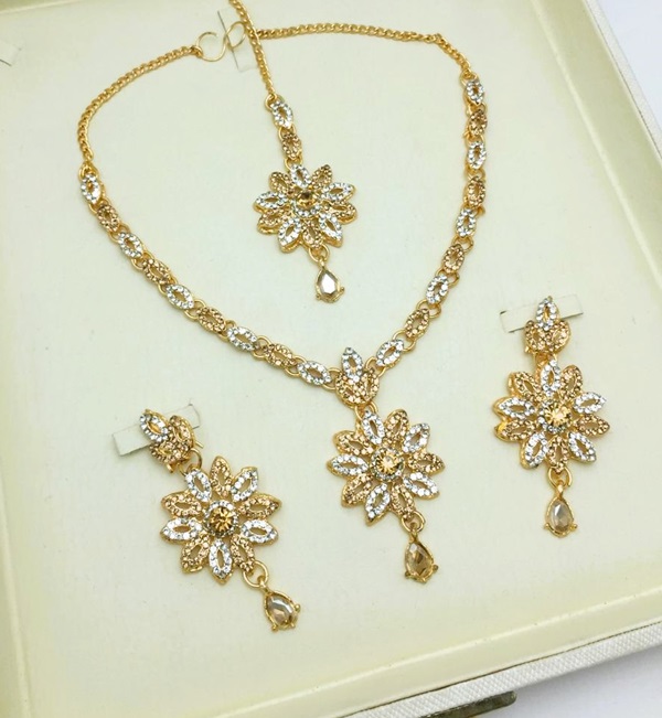 Golden Necklace Set With Earring & Matha Patti (ZV:15373)