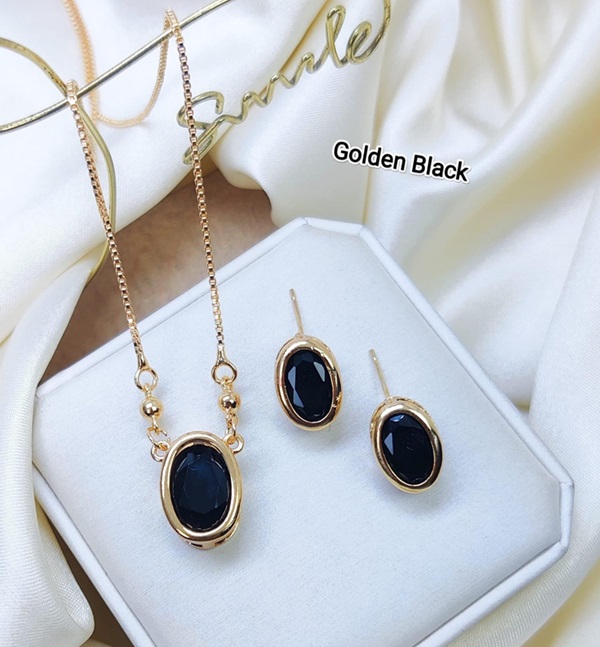 Golden black Stone Locket Chain Jewelry Set Golden black Stone Locket Chain Jewelry Set