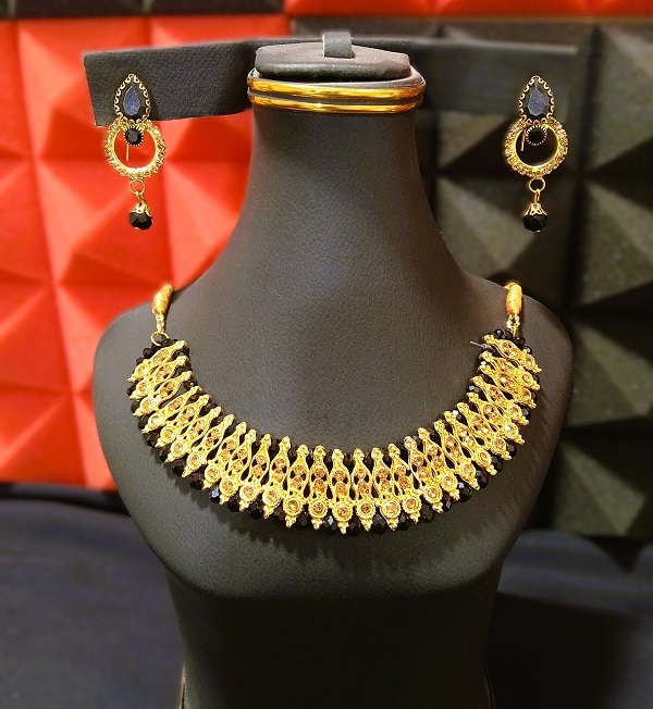 Black & Golden Choker Necklace Set With Earrings (ZV:16220)