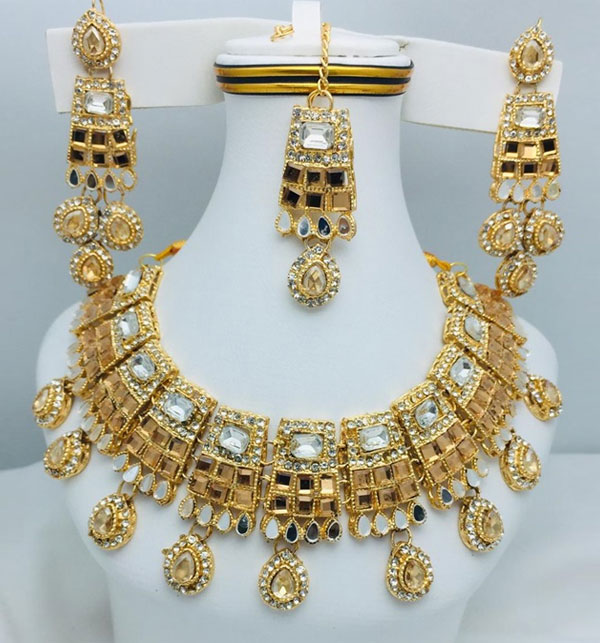 DBeautiful Light Golden Zircon Wedding Necklace Jewelry Set with Long Earrings and Teeka Beautiful Light Golden Zircon Wedding Necklace Jewelry Set with Long Earrings and Teeka