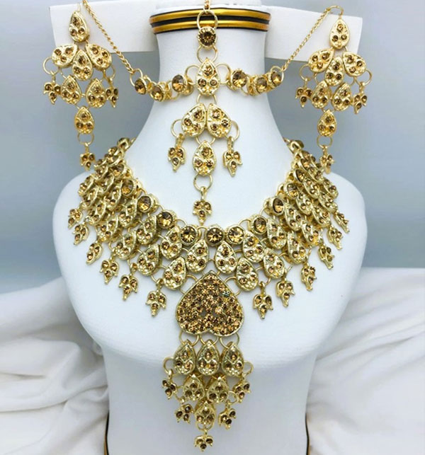 Traditional Antique Gold Zircon Wedding Necklace Jewelry Set with Earrings and Matha Patti (ZV:20433) Traditional Antique Gold Zircon Wedding Necklace Jewelry Set with Earrings and Matha Patti (ZV:20433)