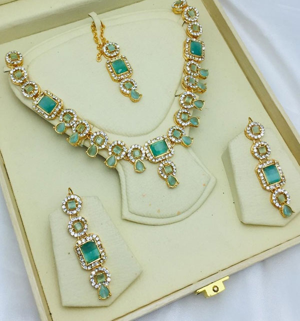 Elegant Zircon & Stone Necklace Jewelry Set with Earrings and Teeka (ZV:19498)