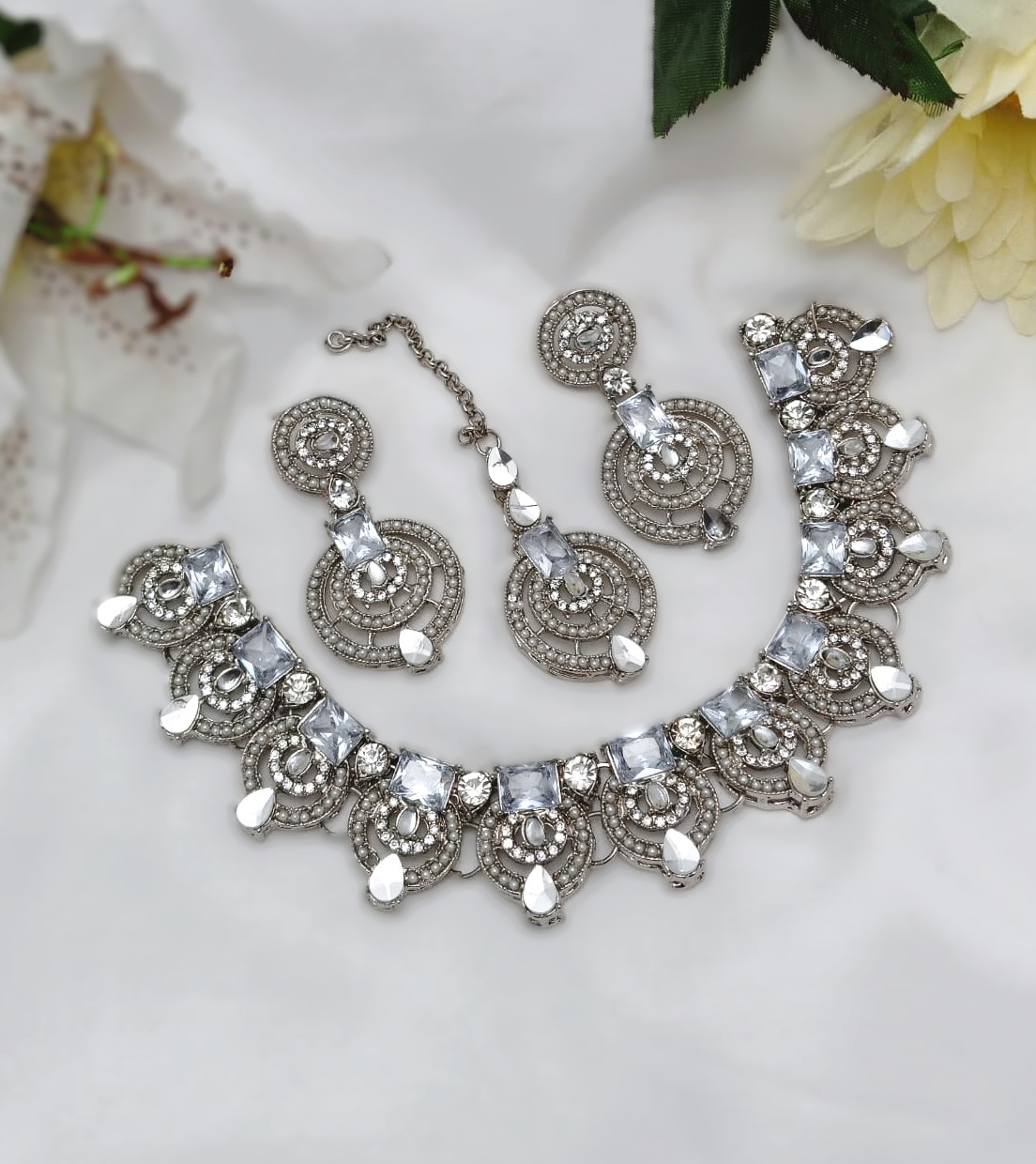 Zircon Farshi Kundan Necklace Jewelry Set With Long Earrings and Tika