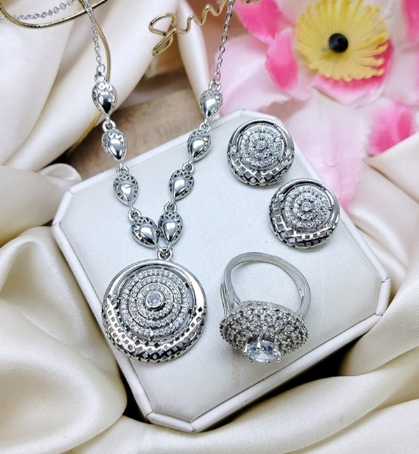 Elegant Silver Zircon Locket Gift Set with Tops and Ring (ZV:23687)
