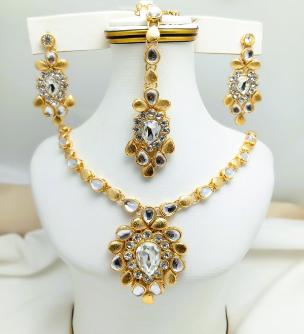 Fancy Kundan Necklace Set with Earrings and Teeka (ZV:24411)