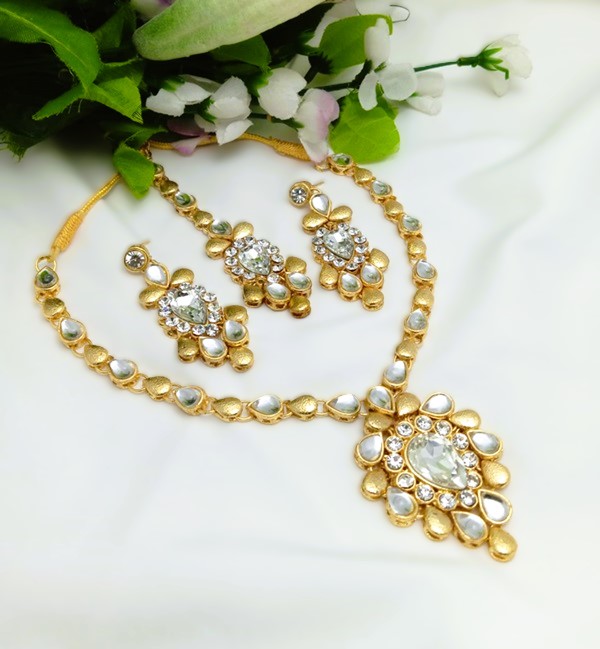 Fancy Kundan Necklace Set with Earrings and Teeka (ZV:24411)