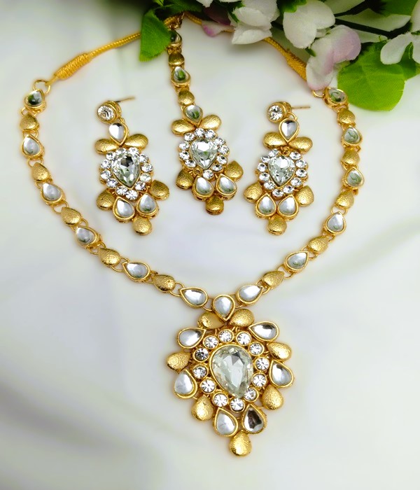 Fancy Kundan Necklace Set with Earrings and Teeka (ZV:24411)