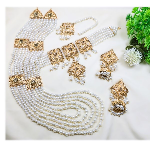 Stylish Kundan Choker Set with Earrings, Bindia and Pearl Mala (ZV:24469)