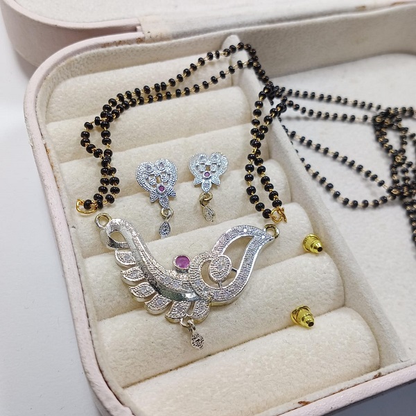 Elegant Indian Silver Zircon Pendant Set with Black Mala and Earrings (ZV:25397) Elegant Indian Silver Zircon Pendant Set with Black Mala and Earrings (ZV:25397)