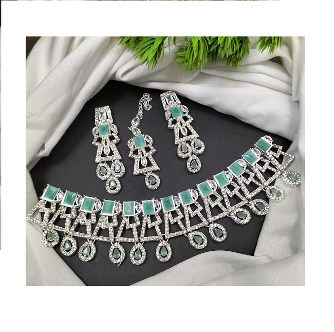 Beautiful Silver Ferozi Zircon Necklace Set with Earrings and Bindia (ZV:25906) Beautiful Silver Ferozi Zircon Necklace Set with Earrings and Bindia (ZV:25906)