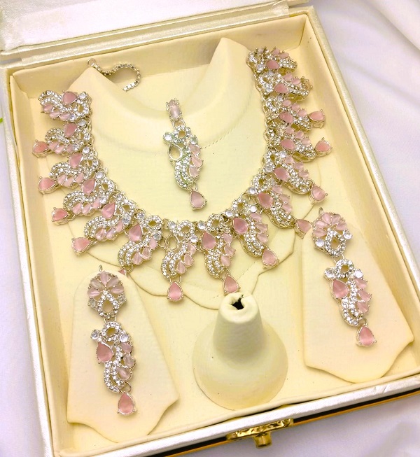 Elegant Indian Silver Zircon Necklace Set With Earrings and Bindia (ZV:27757) Elegant Indian Silver Zircon Necklace Set With Earrings and Bindia (ZV:27757)