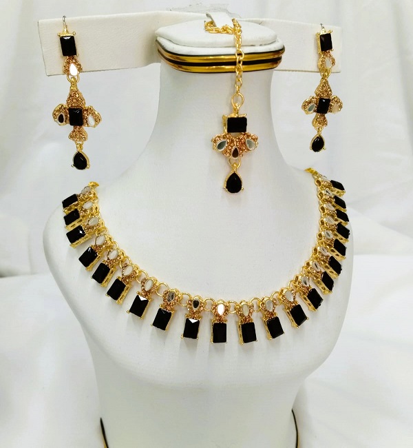 Black zircon (1) Black Zircon Stone Necklace Set with Earrings and Tika (ZV:27512)