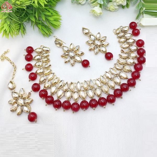 Beautiful Farshiya Kundun Gajra Choker Set With Earrings and Tika (ZV:28421)