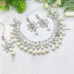 Beautiful Farshiya Kundun Gajra Choker Set With Earrings and Tika (ZV:28421)