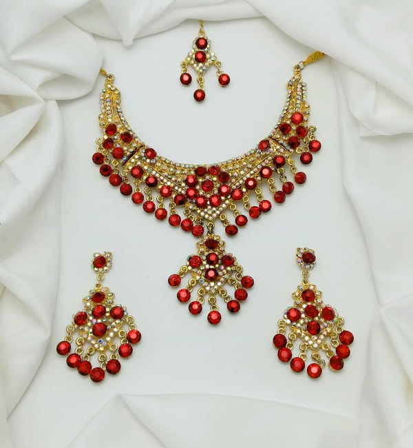Indian Wedding Maroon & White Necklace Set with Earrings and Bindia (ZV:29007)