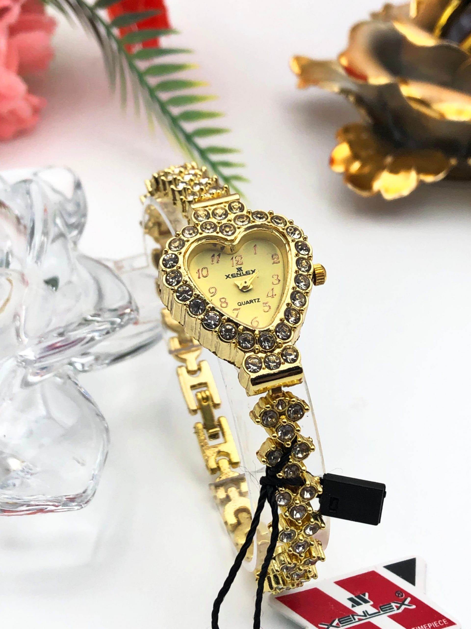 Golden Zircon Heart Shaped Watch For Ladies(ZV:29320) Golden Zircon Heart Shaped Watch For Ladies(ZV:29320)