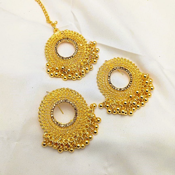 Beautiful Golden Earrings with Matha Patti (ZV:31150)