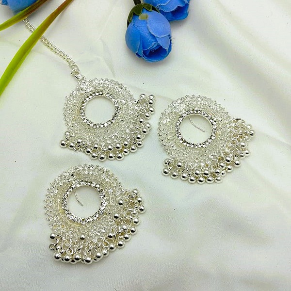 Elegant Silver Earrings with Matha Patti (ZV:31153) Elegant Silver Earrings with Matha Patti (ZV:31153)
