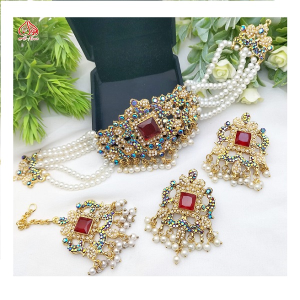 Zircon Rajwari Gajra Choker Set With Tika and Earrings (ZV:31349) Zircon Rajwari Gajra Choker Set With Tika and Earrings (ZV:31349)
