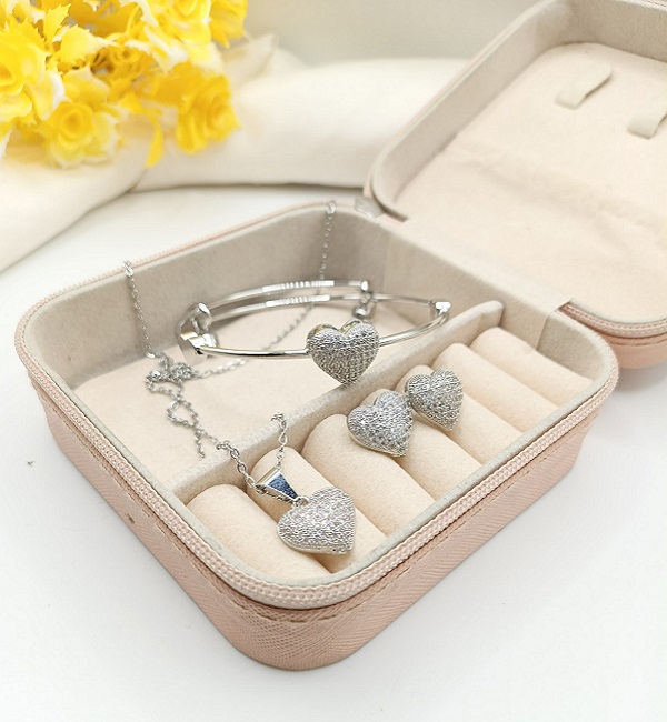 Elegant Silver Plated Zircon Heart Locket Set With Bangle (zv:39492)