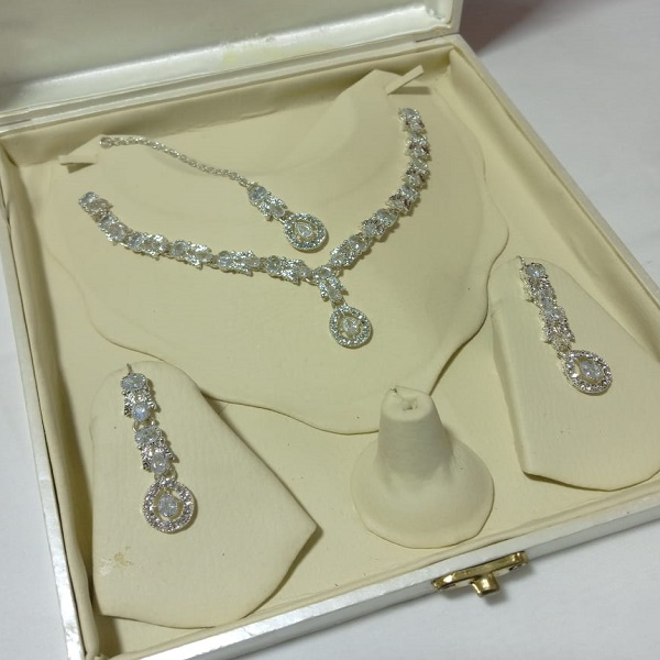 Elegant Zircon Bridal Jewelry Set – Silver Finish 1