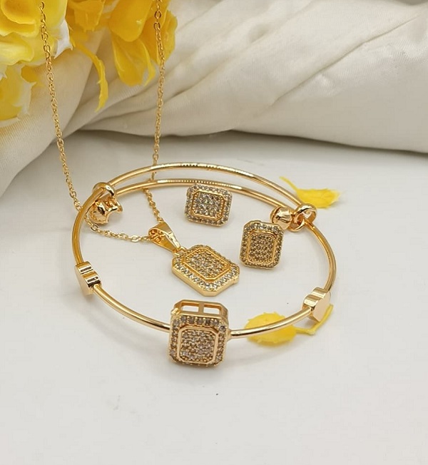 Luxury Gold Plated Zircon Combo Jewelry Set (ZV:141160) Luxury Gold Plated Zircon Combo Jewelry Set (ZV:141160)