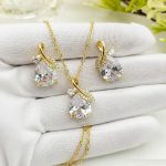 Elegant Gold Plated Teardrop Zircon Pendant Necklace Set with Tops (ZV141174)