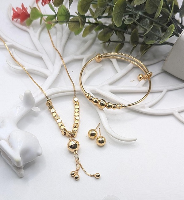Stylish Gold Plated Pendant Combo Gift Set (ZV:141179)