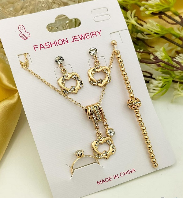 Elegant Golden Heart Pendant Combo Jewelry Gift Set (ZV:141186) Elegant Golden Heart Pendant Combo Jewelry Gift Set (ZV:141186)