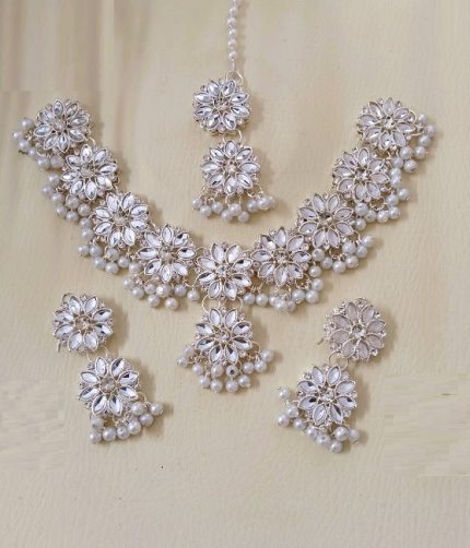 White Kundan Floral Wedding Necklace Set with Earrings and Tikka (ZV:141205)