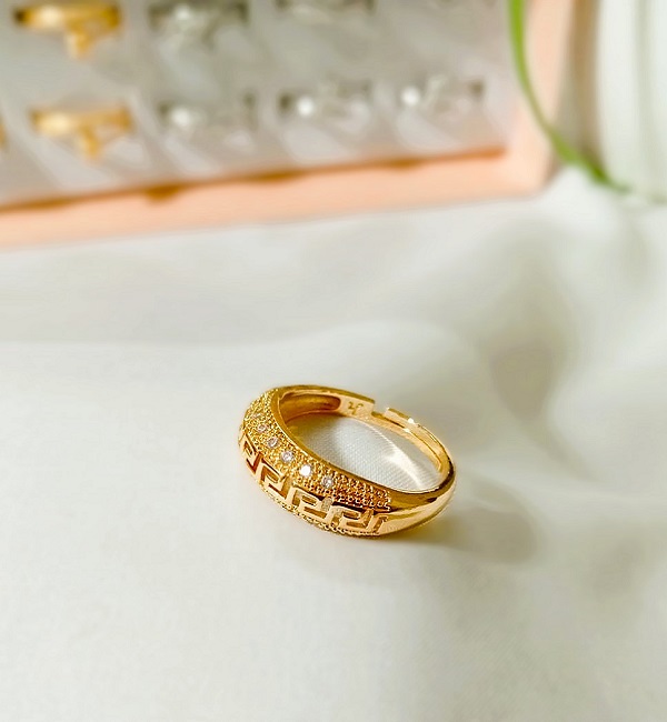 Elegant Gold Plated Adjustable Zircon Ring For Party & Daily Wear (ZV:141210) Elegant Gold Plated Adjustable Zircon Ring For Party & Daily Wear (ZV:141210)