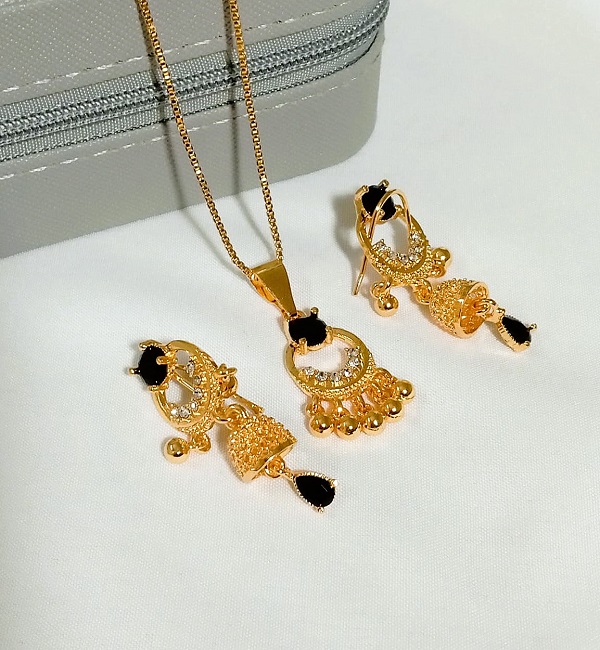 Luxury Gold Plated Black Stone Locket Set with Earrings (ZV:141217)