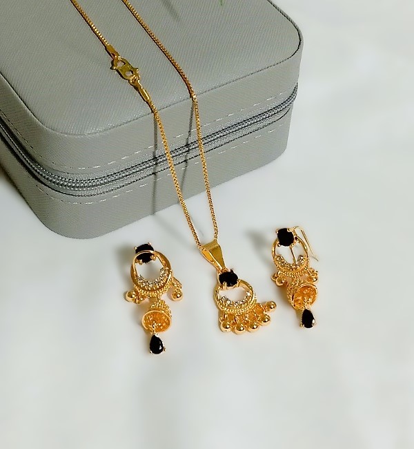 Luxury Gold Plated Black Stone Locket Set with Earrings (ZV:141217)