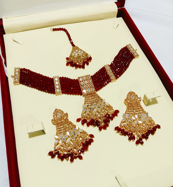 Elegant Maroon Choker Jewelry Set with Earrings and Bindia (ZV:141138)