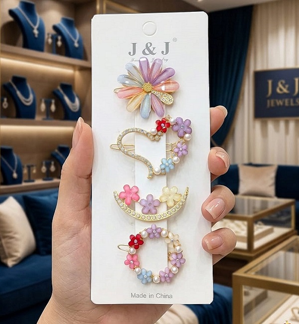4-Piece Pastel Floral Hair Clip Set – Daisy, Heart, Moon & Wreath Designs (ZV:141722)