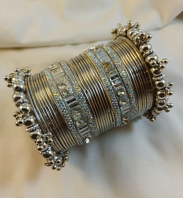 Silver-Tone Bridal Bangles Set with Beaded End Caps (ZV:141731)