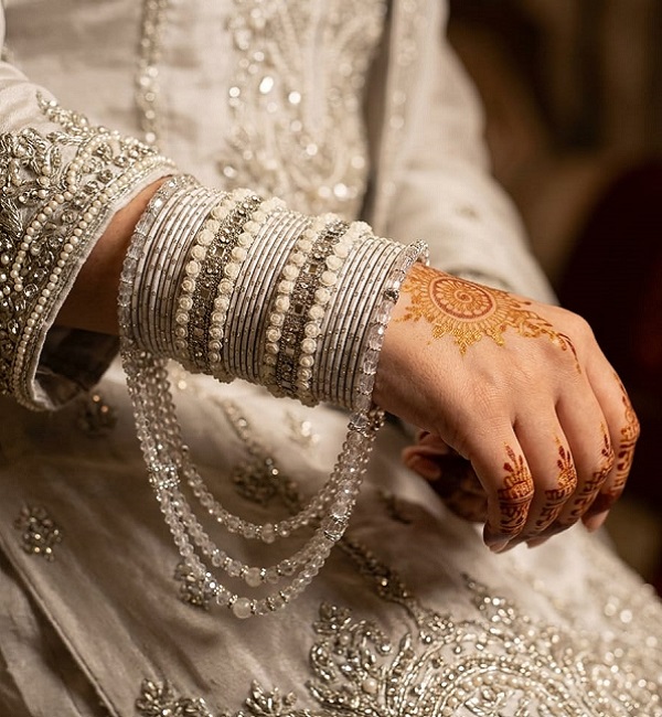 White & Silver Bridal Crystal Jhoola Metal Bangles Set with Latkan (ZV:141741)
