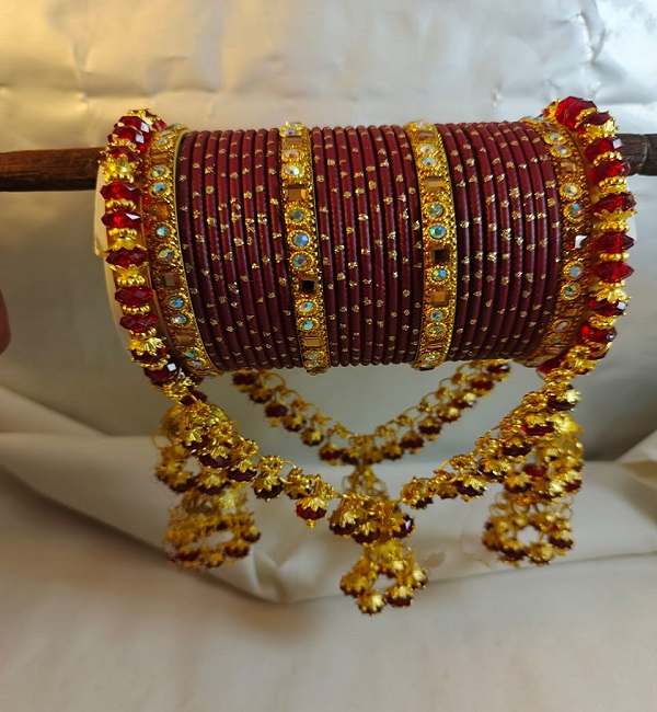 Maroon & Gold Bridal Churiyan Set with Double Jhumki Jhoola (ZV:141780) Maroon & Gold Bridal Churiyan Set with Double Jhumki Jhoola (ZV:141780)