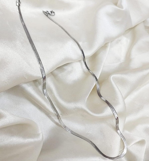Silver Herringbone Chain Necklace – Silver Plated Flat Snake Chain (ZV:141854) Silver Herringbone Chain Necklace – Silver Plated Flat Snake Chain (ZV:141854)