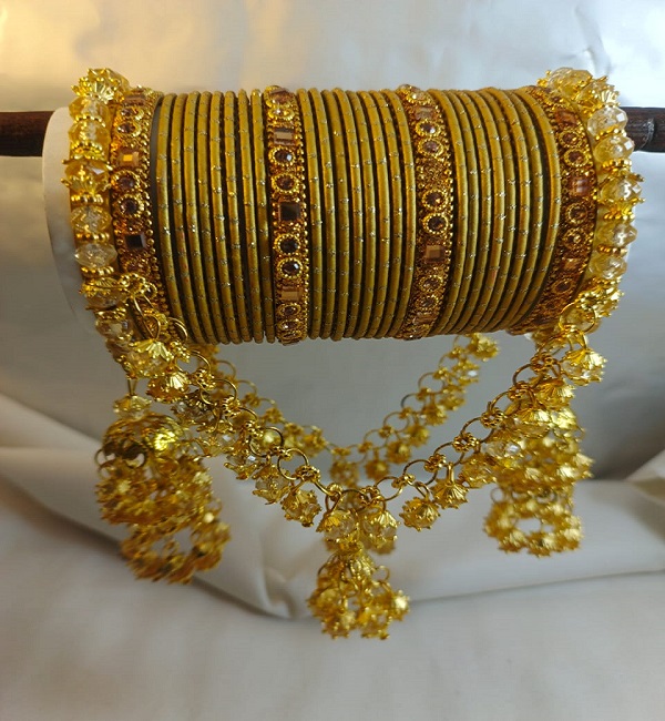 Yellow & Gold Bridal Churiyan Set with Double Jhumki Jhoola (ZV:141785) Yellow & Gold Bridal Churiyan Set with Double Jhumki Jhoola (ZV:141785)