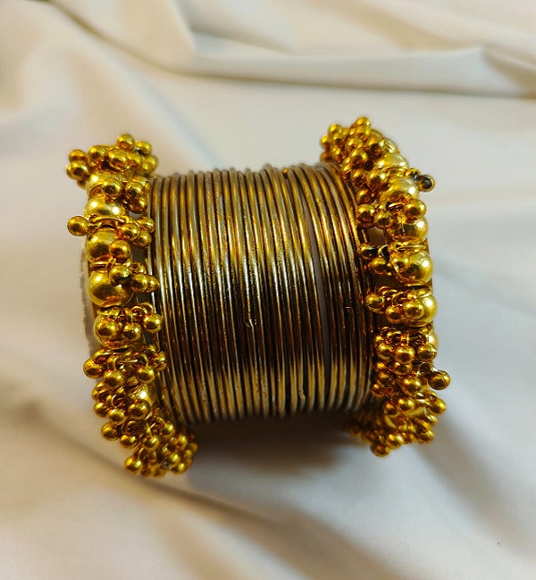 Antique Gold Metal Bangles Set with Beaded Kara (ZV:141771) Antique Gold Metal Bangles Set with Beaded Kara (ZV:141771)